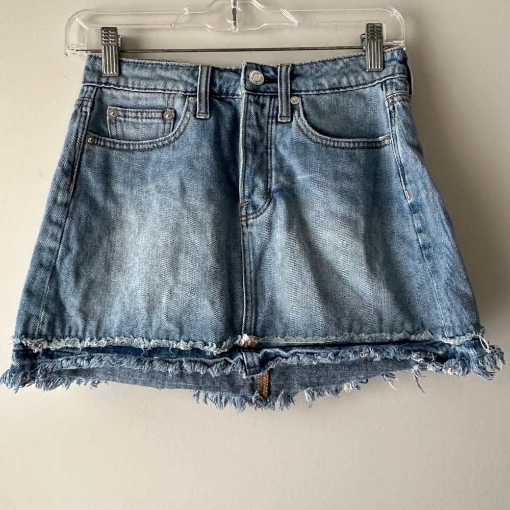 American Eagle Outfitters Denim Mini Skirt Frayed Hem Distressed Light Wash Sz 0